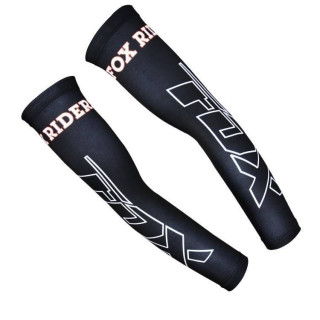 Manguitos de ciclismo FOX para cuidar tu piel y mantenerte fresco