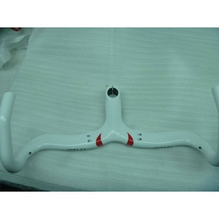 Manillar de fibra de carbono: ligero y resistente para tu bici