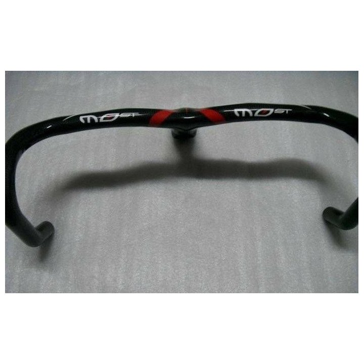 Manillar de fibra de carbono: ligero y resistente para tu bici