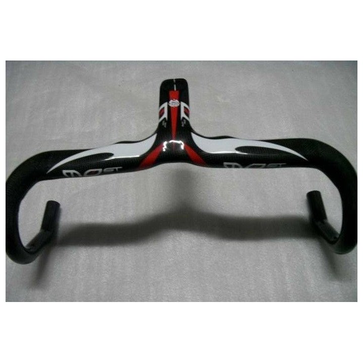 Manillar de fibra de carbono: ligero y resistente para tu bici