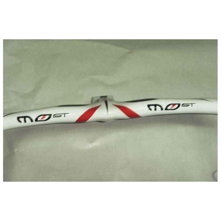 Manillar de fibra de carbono: ligero y resistente para tu bici