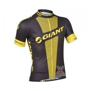 Maillot corto Giant para ciclistas que buscan comodidad y estilo