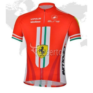 Maillot corto Ferrari: comodidad y estilo para ciclistas