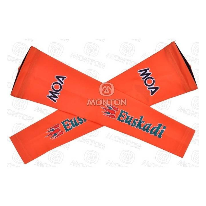 Manguitos de ciclismo Euskaltel Euskadi para cuidar tu piel y mantenerte fresco