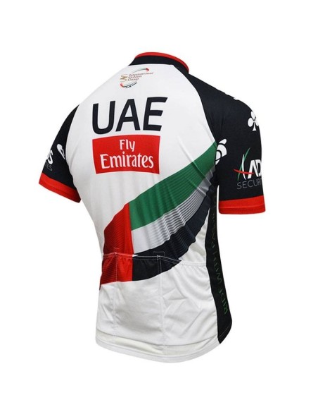 Equipación corta UAE Fly Emirates para ciclistas en 2023