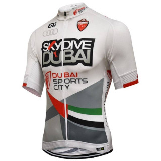 Maillot corto de ciclismo para disfrutar del sky dive en Dubái