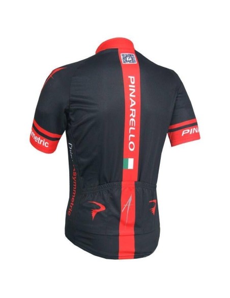 Equipación corta Pinarello: calidad y comodidad para tus rutas en bici