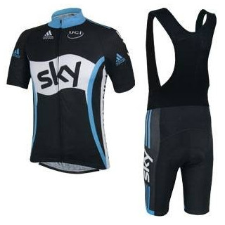 Equipación corta de ciclismo SKY cómoda y a buen precio