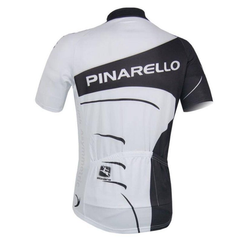 Equipación corta Pinarello: comodidad y estilo para tus rutas