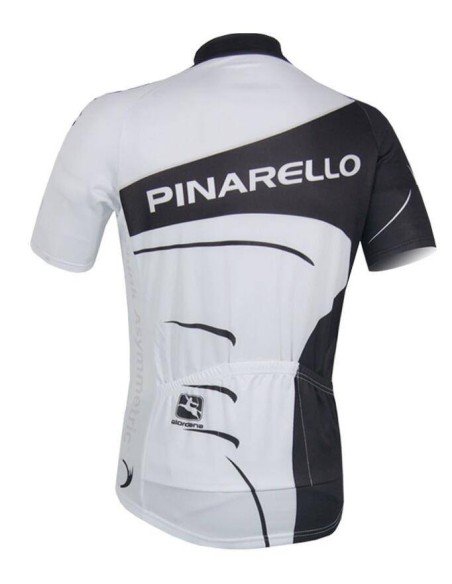Equipación corta Pinarello: comodidad y estilo para tus rutas