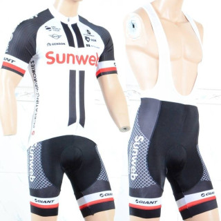 Equipación corta sunweb para ciclismo: compra cómoda y a buen precio