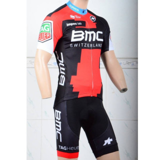 Equipación de ciclismo BMC: Conjunto corto y cómodo para tus rutas