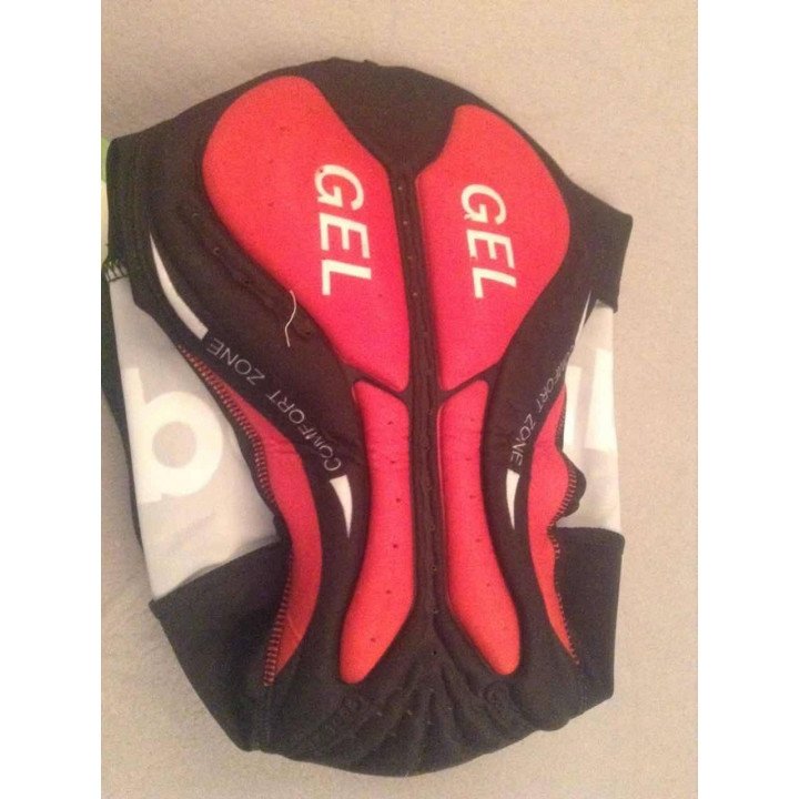 Conjunto corto de ciclismo con tirantes, calidad y estilo para tus rutas