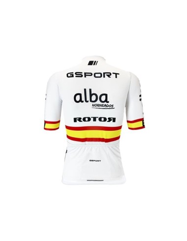 Equipación corta de ciclismo TEIKA: comodidad y estilo para tus rutas