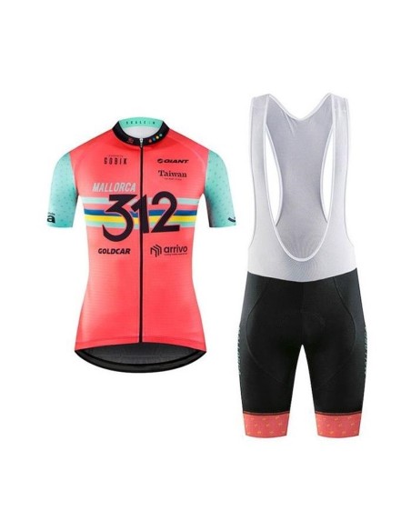 Ropa de ciclismo de verano con tirantes para mujer en Mallorca a buen precio
