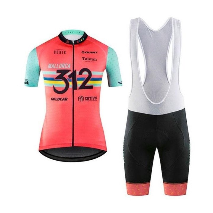 Ropa de ciclismo de verano con tirantes para mujer en Mallorca a buen precio
