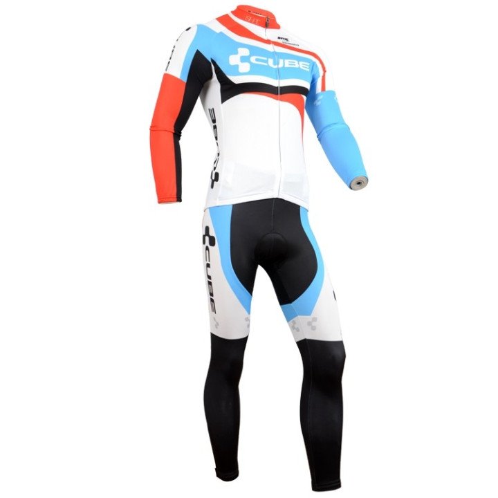 Ropa térmica de ciclismo CUBE que te mantiene cómodo y seco