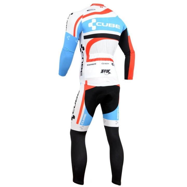 Ropa térmica de ciclismo CUBE que te mantiene cómodo y seco