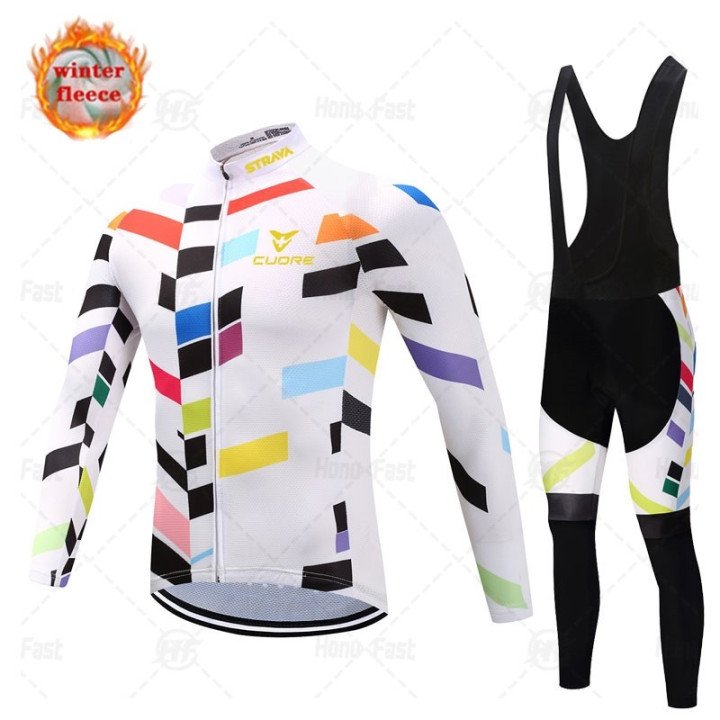 Ropa de ciclismo térmica STRAVA para mantenerte cómodo y seco