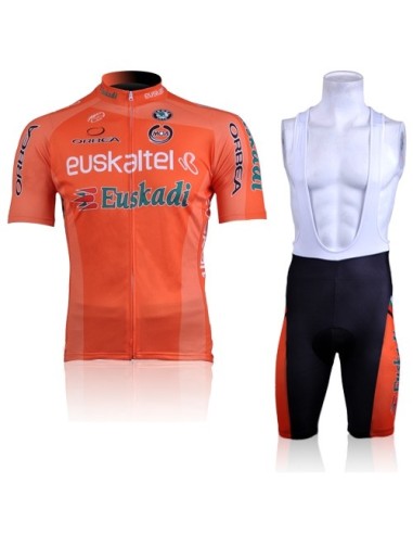 Equipación corta Euskaltel Euskadi para ciclistas en 2023
