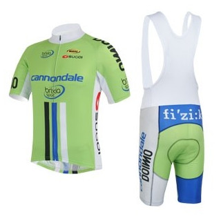 Equipación corta Cannondale: comodidad y estilo para tus rutas 2023